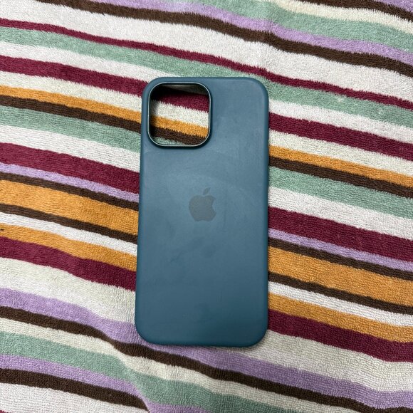 iPhone 16 Pro Max Silicone Case with MagSafe – Lake Green - Picture 2 of 4